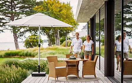 Cane-Line Harbour Centre Pole Dusty White 2.2M Parasol with Pulley System & Parasol Base